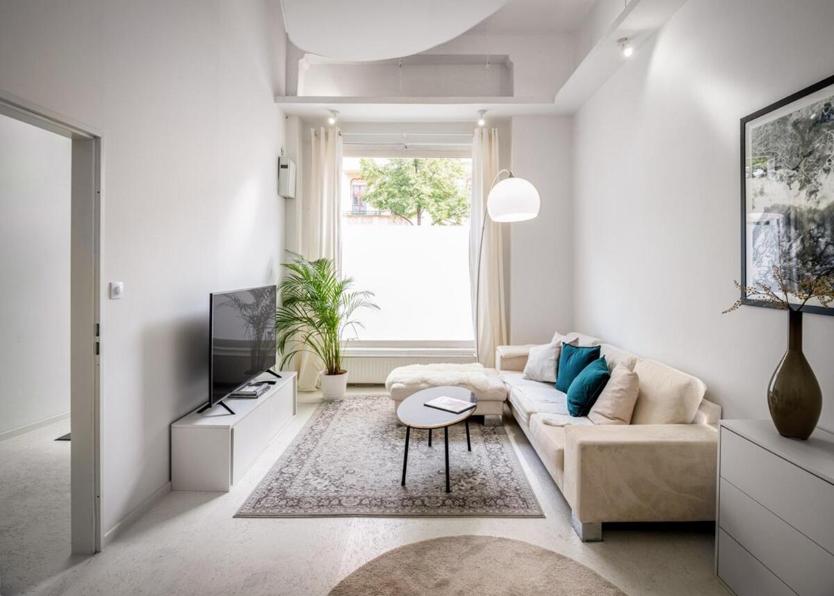 Central Apartment With Home Cinema And Fireplace Berlin Bagian luar foto