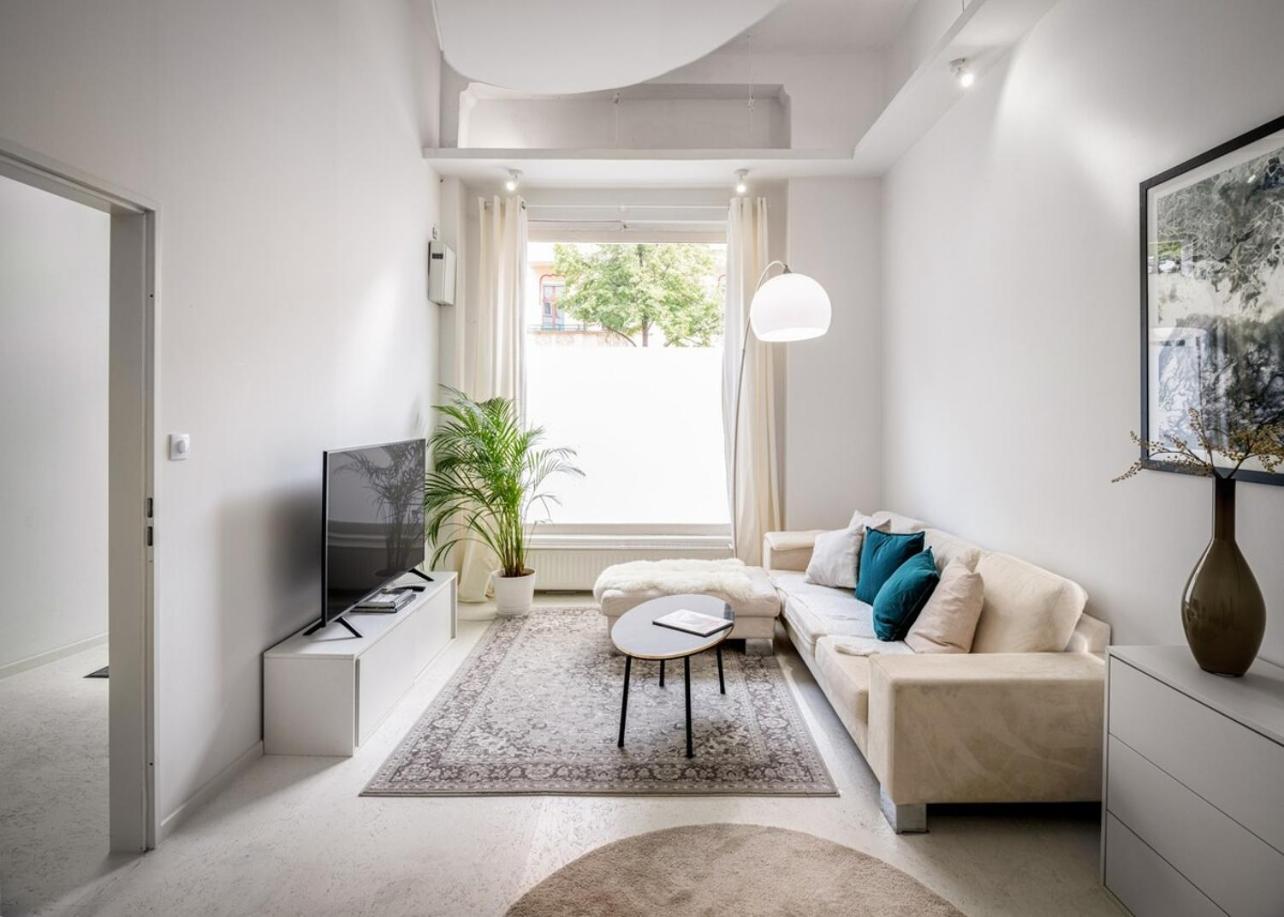 Central Home With Fireplace Near Underground Berlin Bagian luar foto